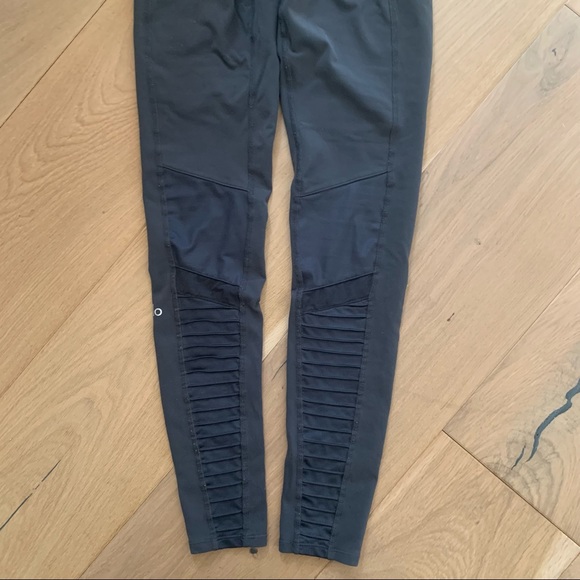 ALO Yoga motto leggings - Picture 4 of 4